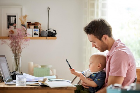 Çalışan Babaların Hakları: Babalık İzni, Ödenekler ve Esnek Çalışma Rehberi (2026) Temsili Görseli